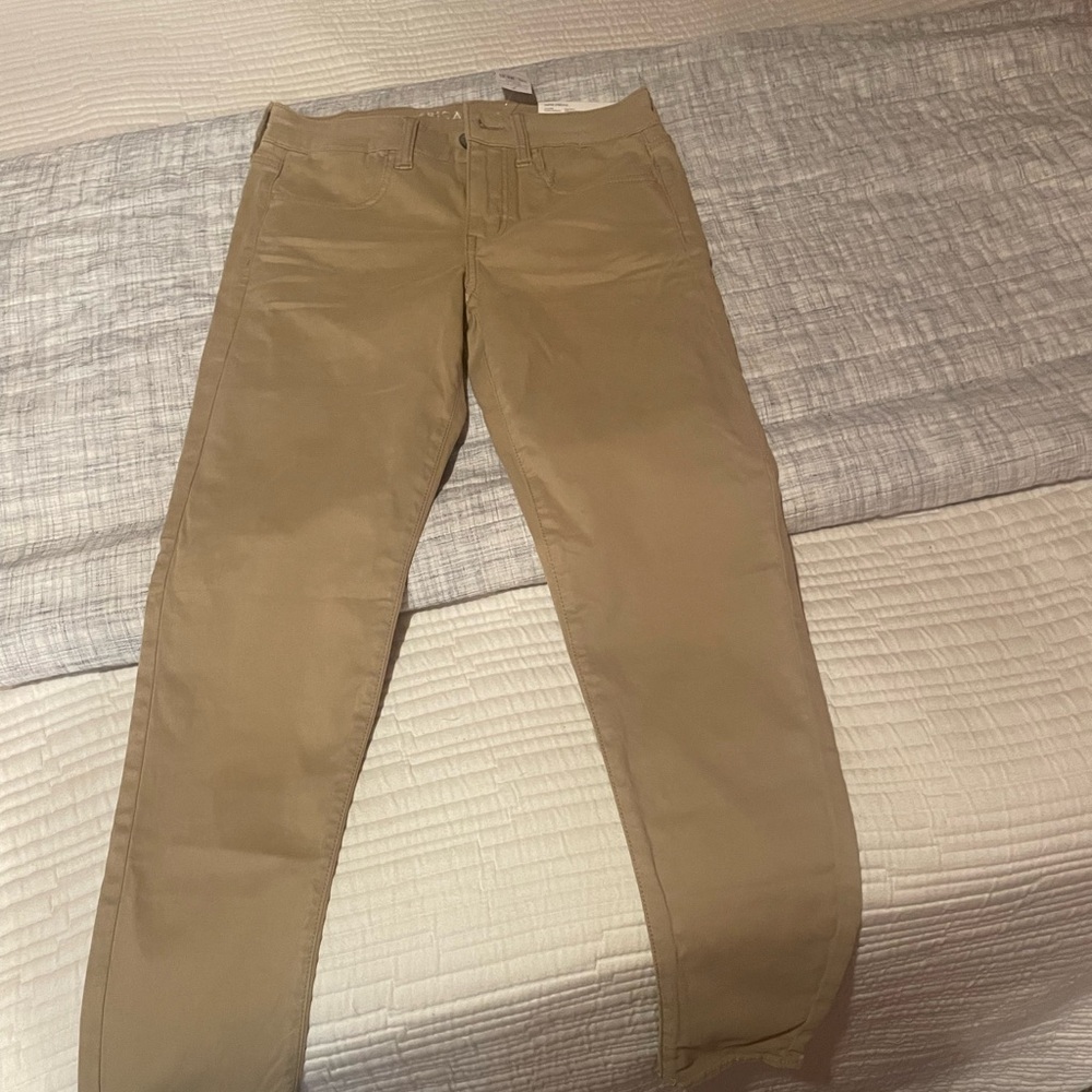 American Eagle Super Stretch Khaki, Size 4, Tags on, Never Worn